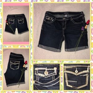 🌸Maurice’s dark denim blast roll up shorts